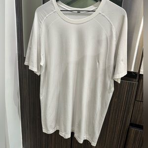 Lululemon White Size XL Metal Vent Tech